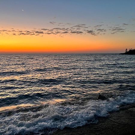 Shoreline Inn Grand Marais Exterior foto
